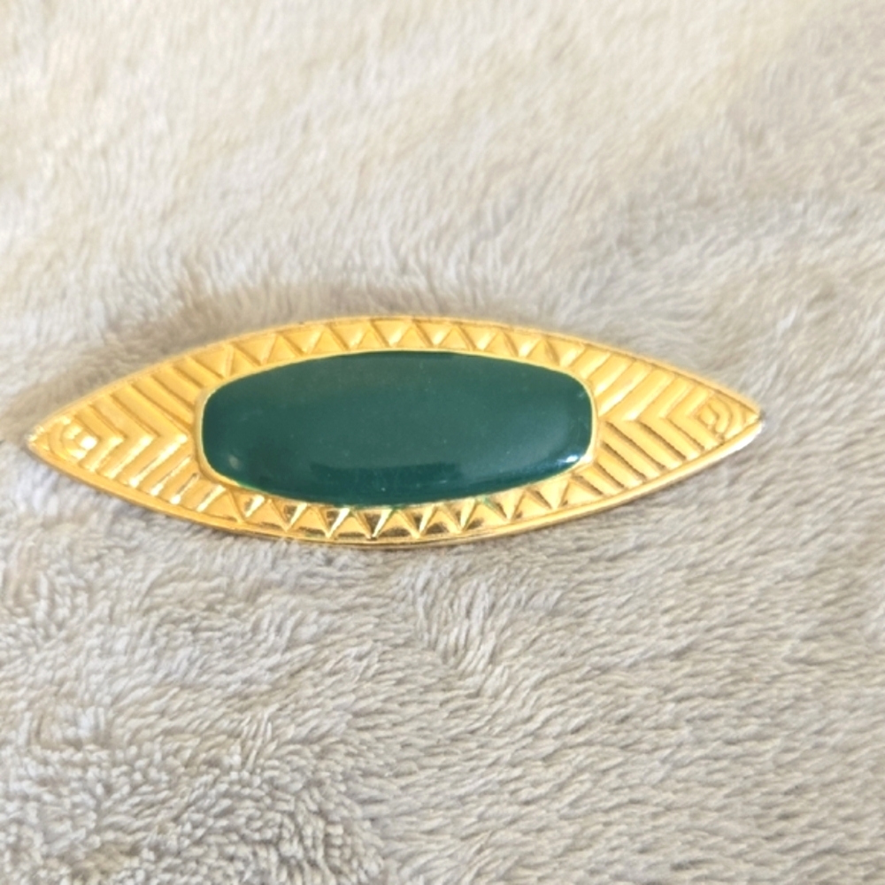 #627 Vintage Gold Tone and Green Brooch - Picture 1 of 3